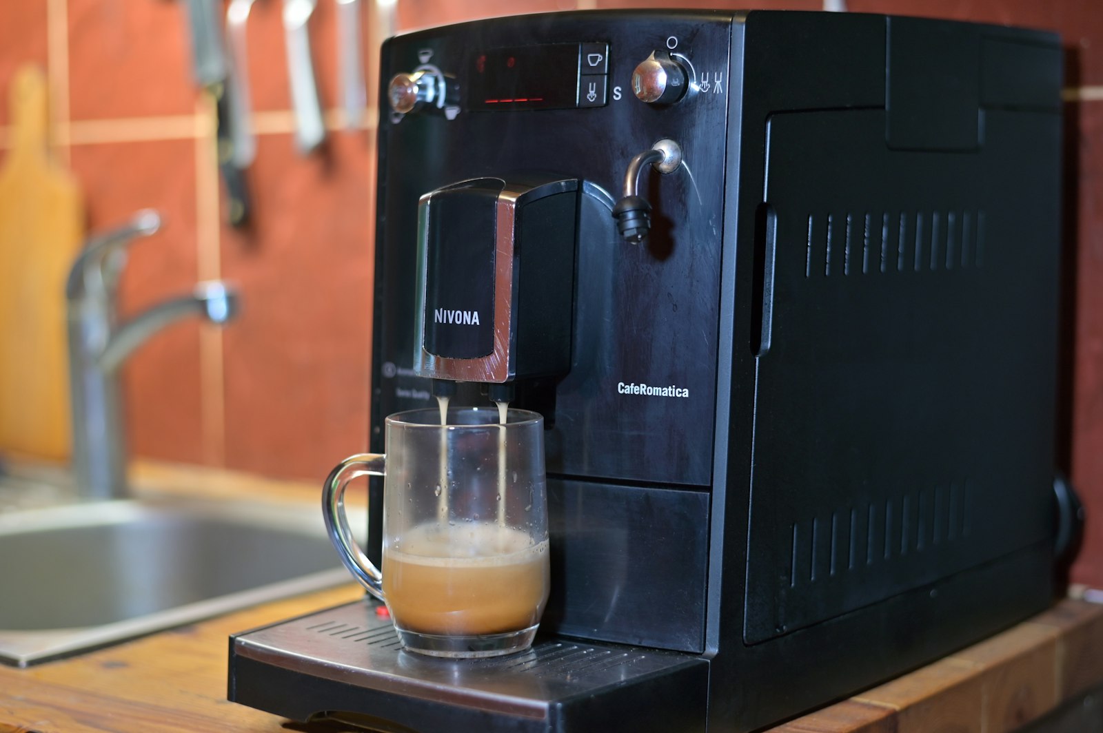Philips 2200 vs De’Longhi Magnifica S: welke volautomaat kies je?